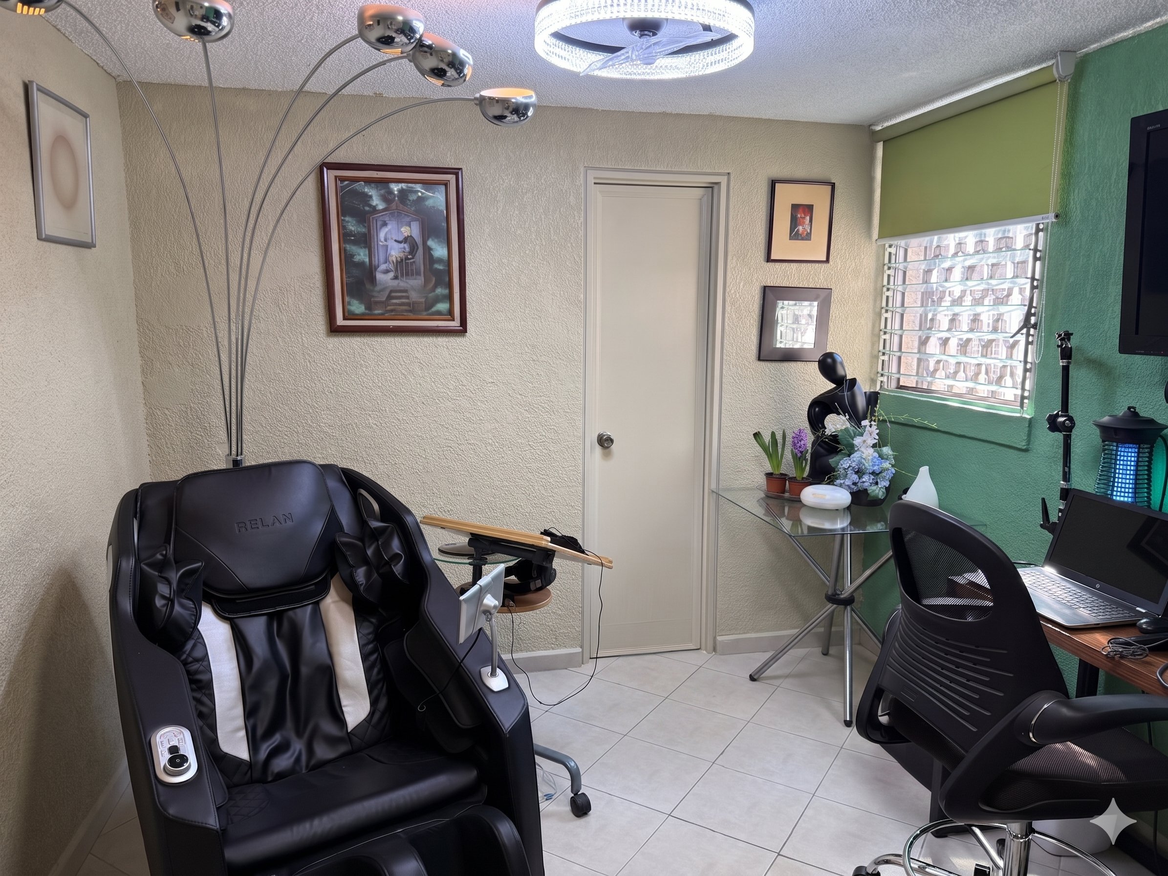 Vista del centro Yambee Faber con el sillón inteligente y rincón zen
